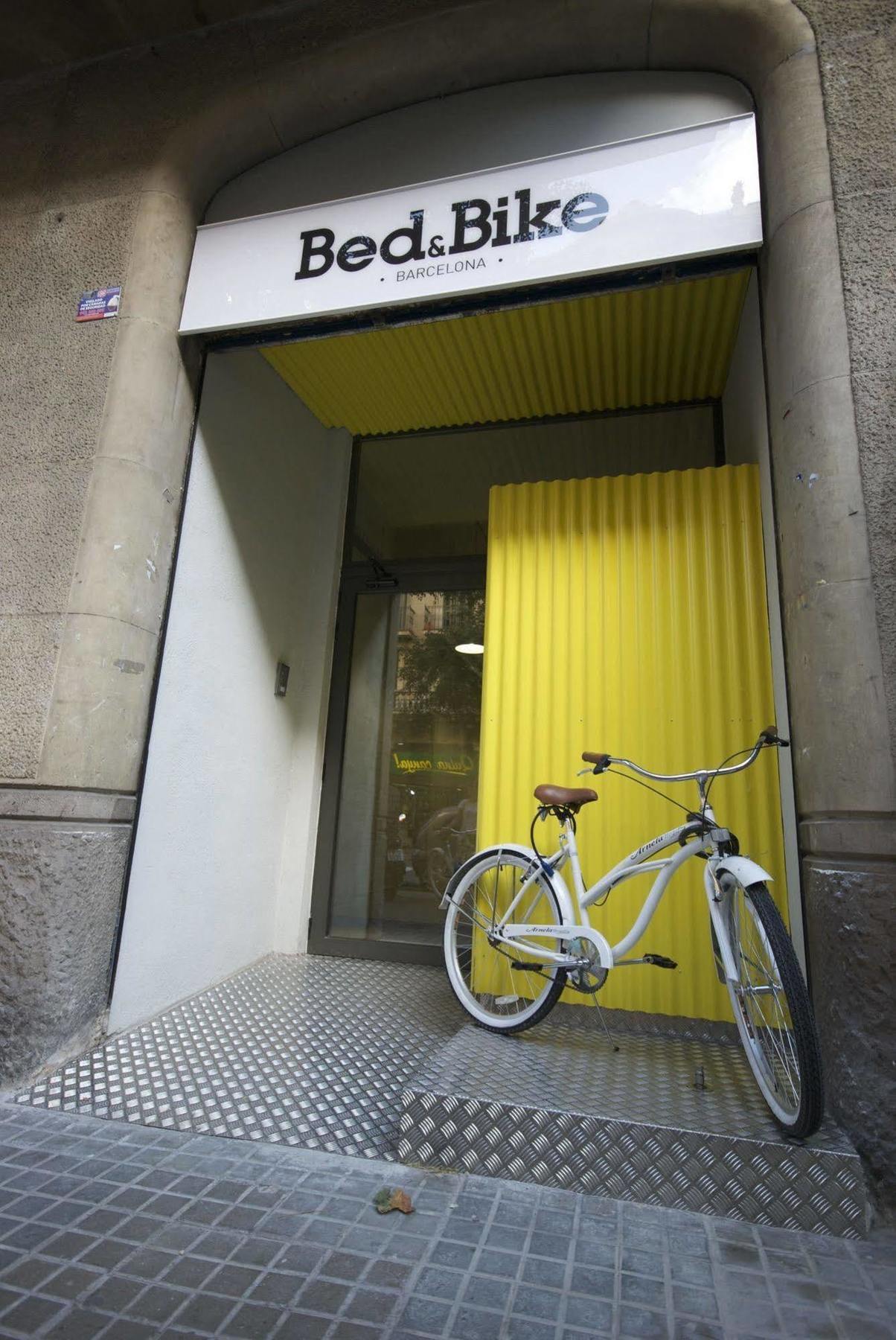 Hostel Bed And Bike Barcelona Exteriér fotografie